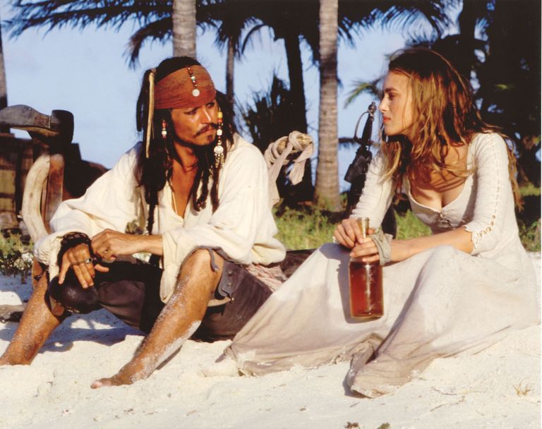 Johnny Depp ja Keira Knightley filmis «Kariibi mere piraadid: Musta Pärli needus»