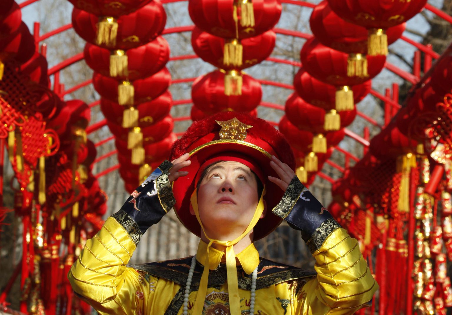 Qingi dünastia aegset kostüümi kandev näitleja uusaastapidustustel Pekingis 23. jaanuaril.