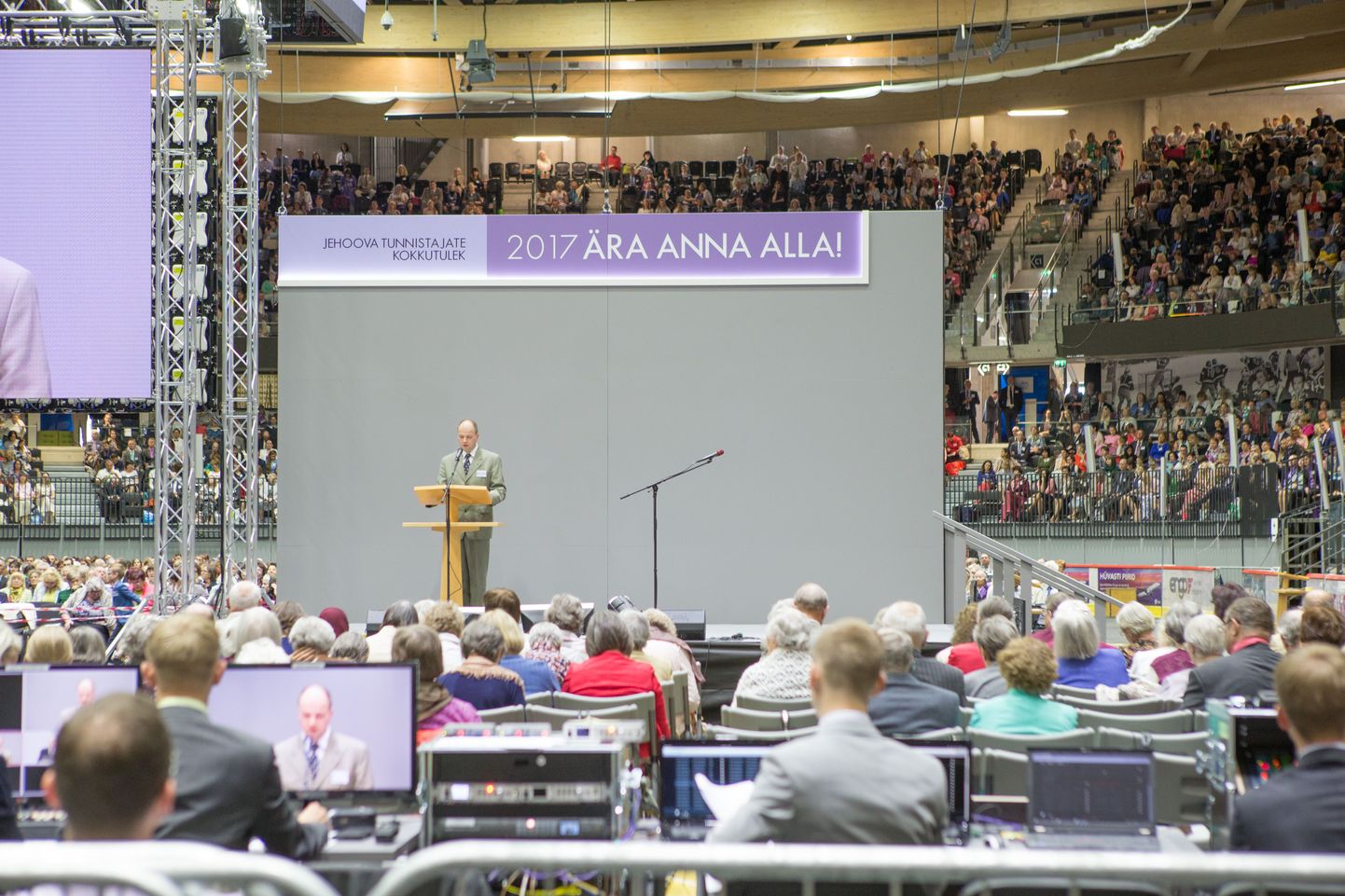 Конгресс "Свидетелей Иеговы" в Таллинне.