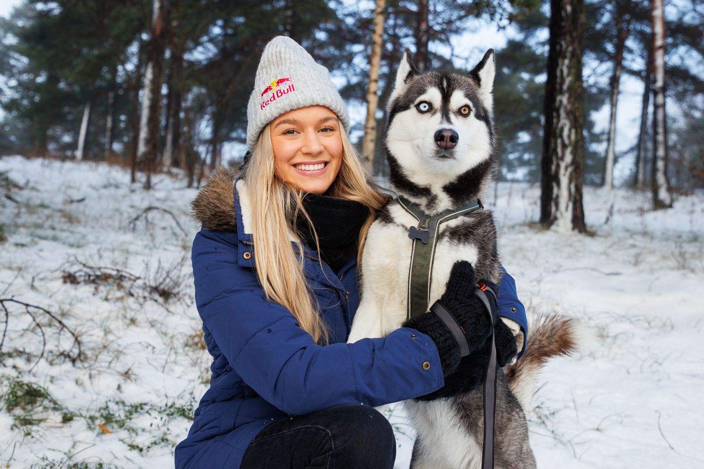 Kelly Sildaru koos oma koera Kiraga.