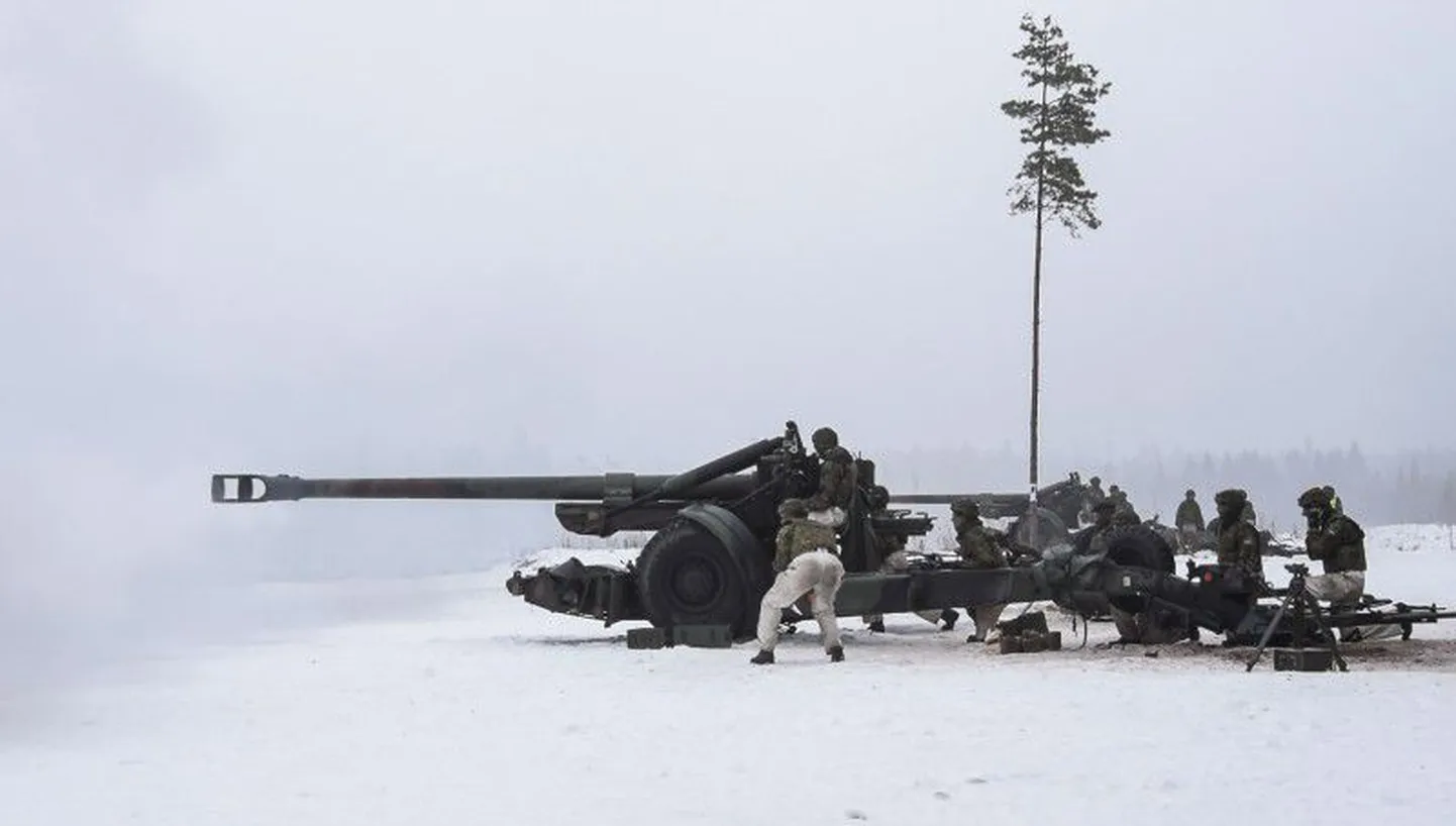 Kaitseväelased harjutasid otsesihtimisega laskmist.