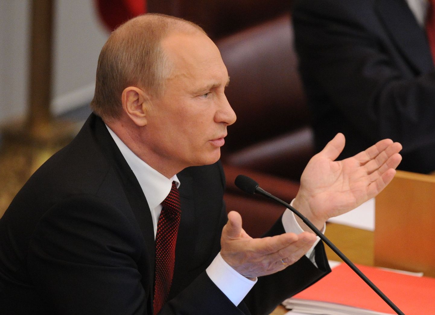 Владимир Путин во время выступления перед Госдумой РФ 11 апреля.