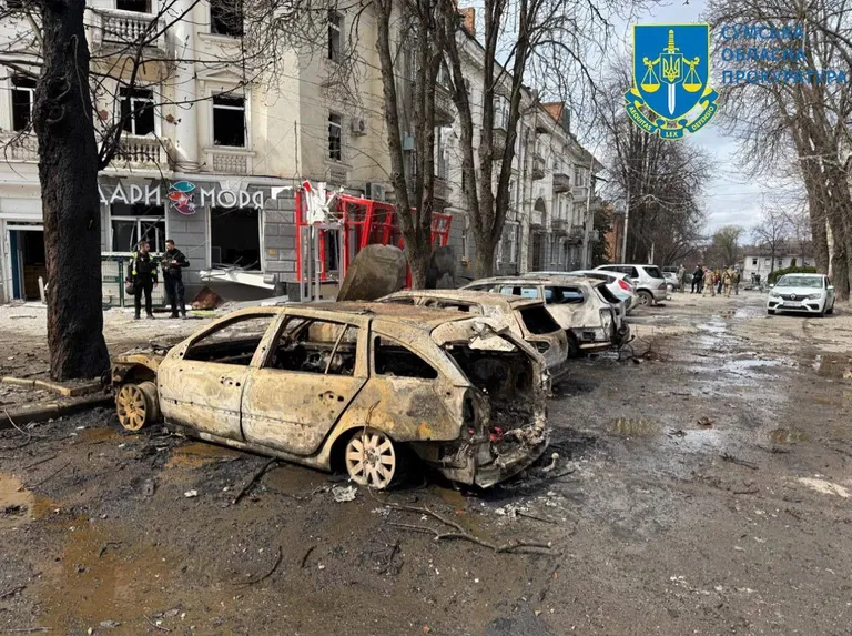 Сгоревшие автомобили.