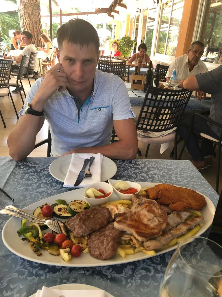 Мясной ассорти, ресторан у Лимского фьорда