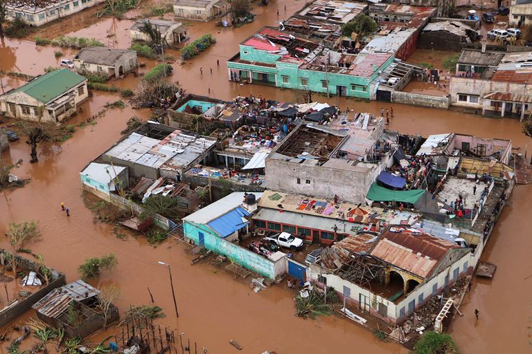 Üleujutuste tõttu on tuhanded inimesed muust maailmast ära lõigatud. 