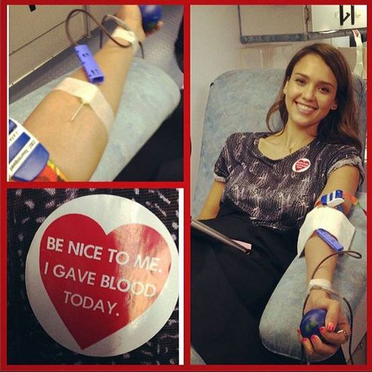 Донор ижевск. День донора крови картинки. Знаменитости доноры крови. Донор крови хештеги.