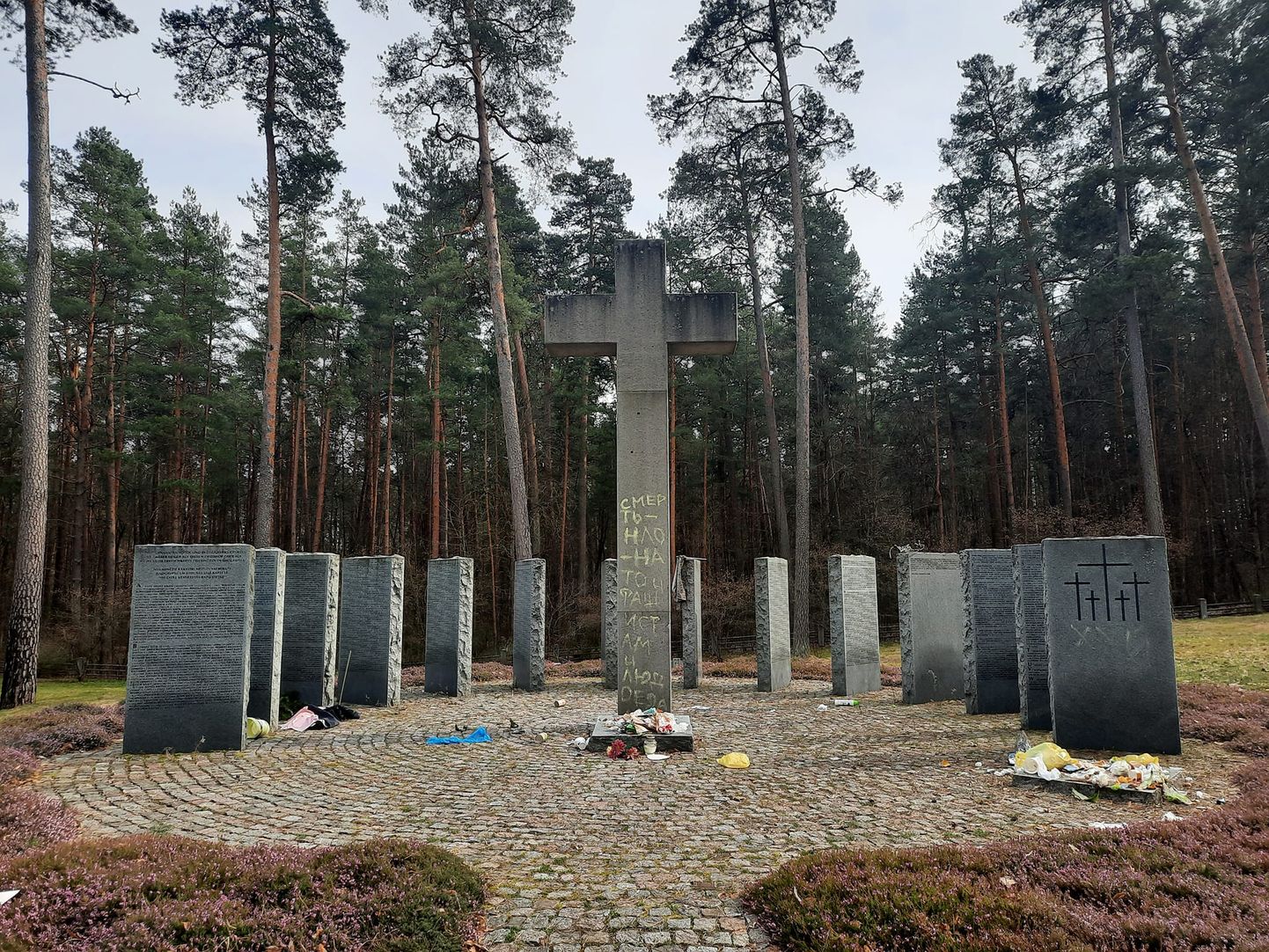 Daugavpilī apķēpāts piemineklis vācu karavīru kapos, policija skaidro notikušā apstākļus