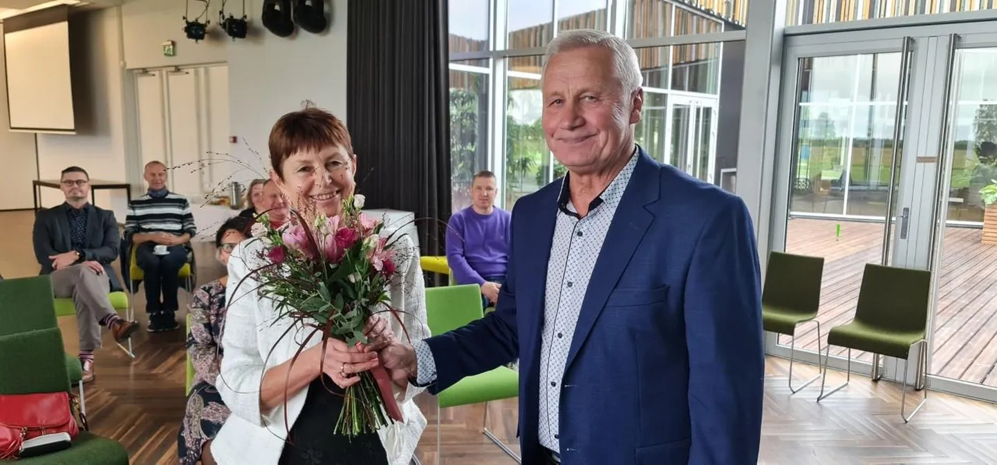 Dr Rita Uuetalu annab tööjärje edasi teistele arstidele.