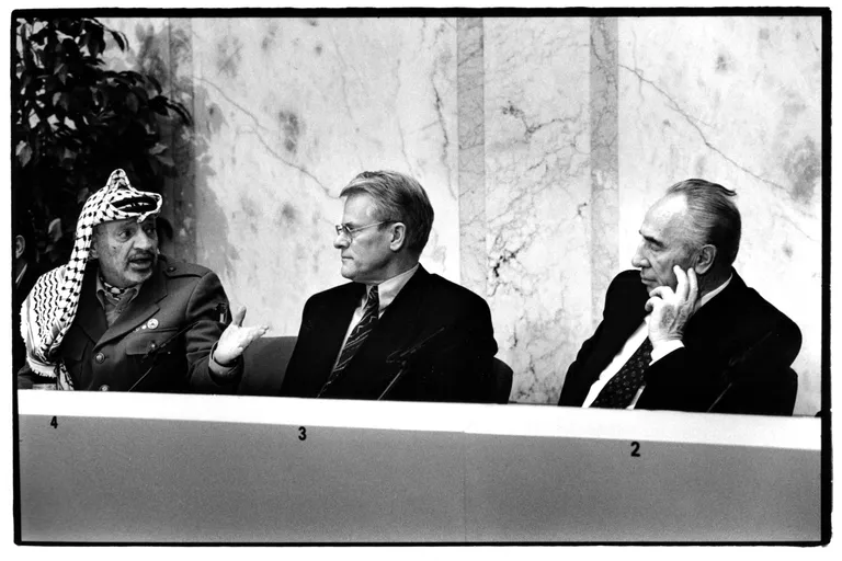 Yasser Arafat ja Shimon Peres 1994. aastal Stockholmis. Foto: Scanpix