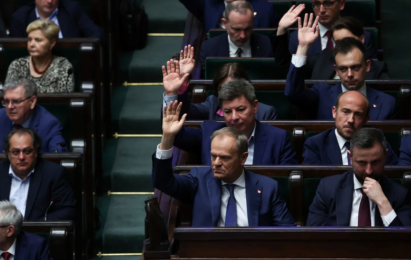 Poola peaminister Donald Tusk parlamendi hääletusel, kus otsustati lasta erikomisjonil hinnata nelja abordi kättesaadavuse liberaliseerimiseks pakutud eelnõu. 12. aprill 2024.