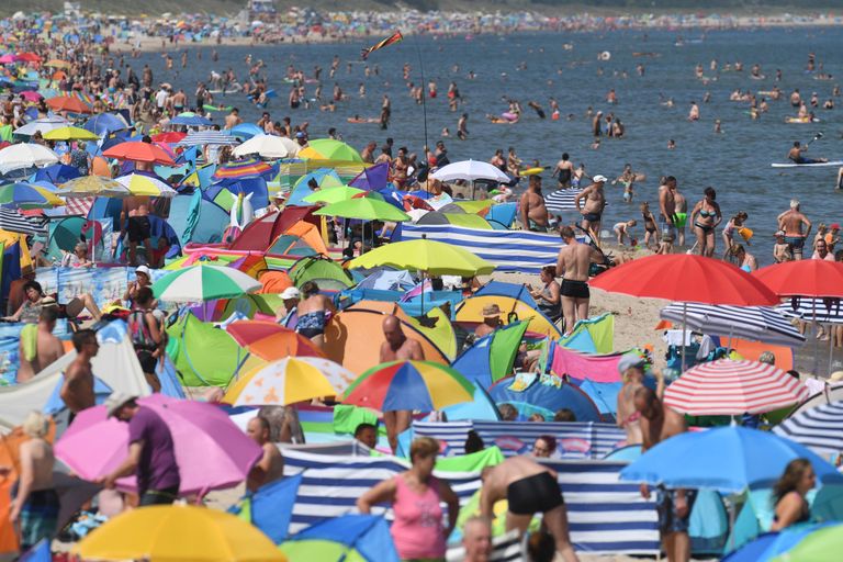 Läänemeres asuval Saksamaa saarel Usedomil oli rand eile tihedalt täis rahvast, kes otsis leevendust 34-kraadisele palavusele mereveest.