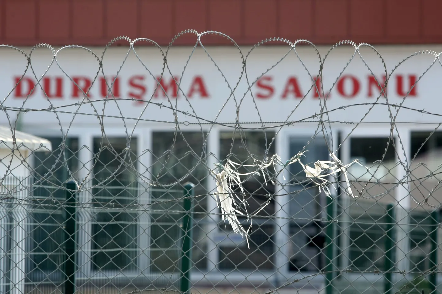 Kohtuhoone Silivris, kus sõjaväelased esialgu süüdi mõisteti.