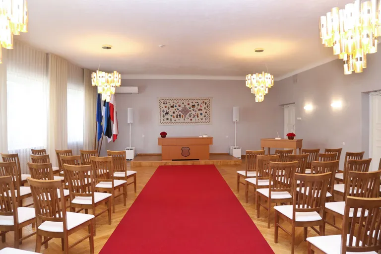 Pulmavaip Tartus abiellujate saali seinal.