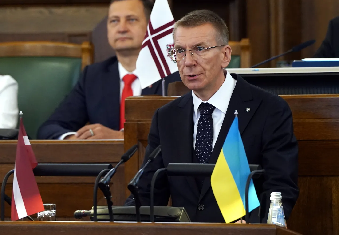 Президент Эдгар Ринкевич выступает перед депутатами на внеочередном заседании Сейма