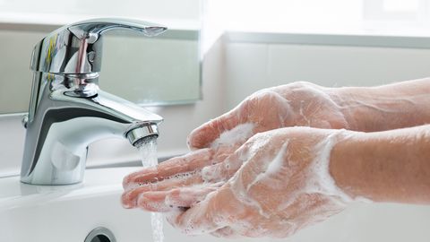 Nahaarst annab nõu, kuidas vältida käte kuivust hügieeninõudeid järgides