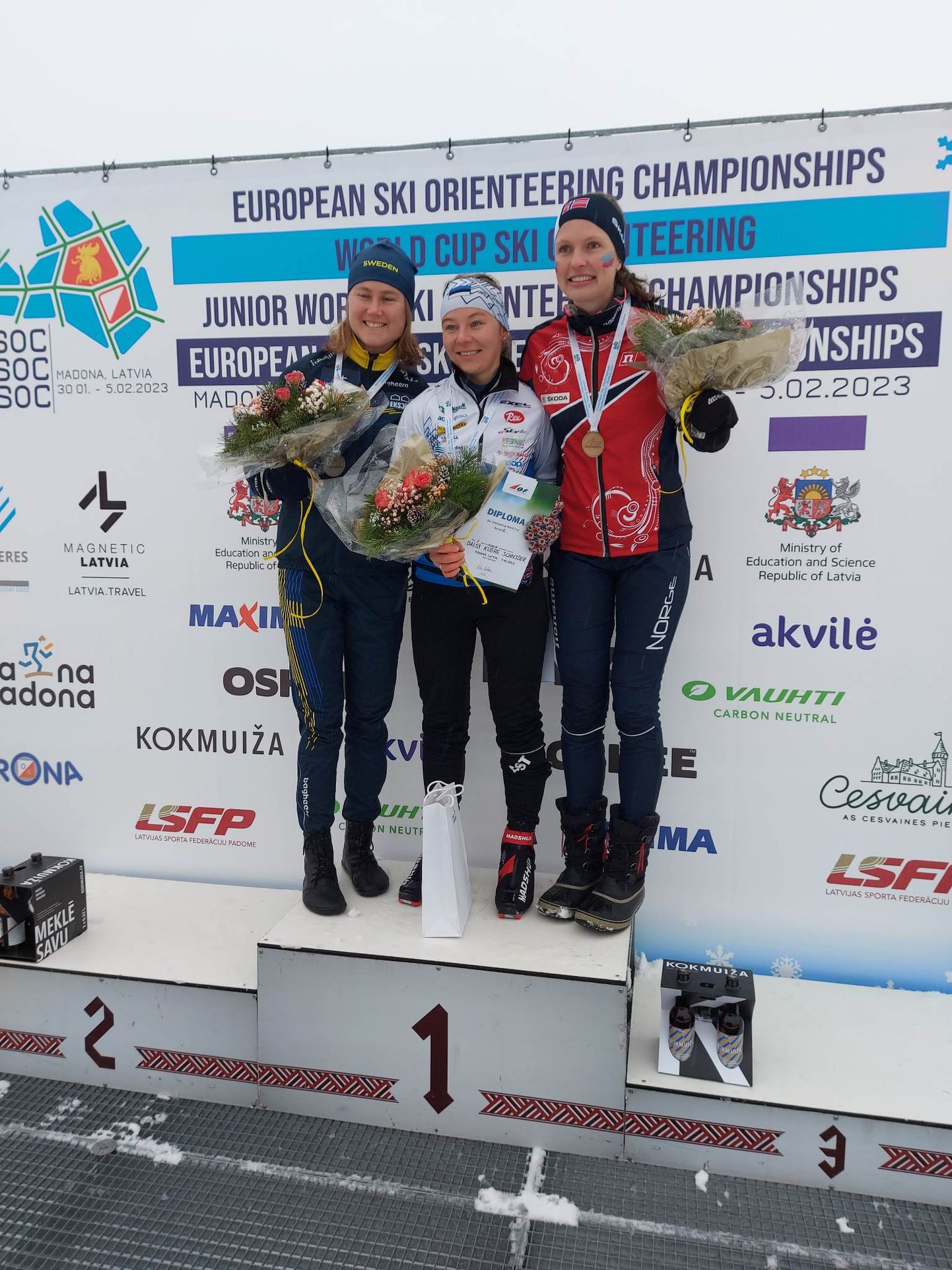 Suusaorienteerumise Euroopa meistrivõistluste naiste esikolmik (vasakult): Frida Sandberg (2. koht), võitja Daisy Kudre-Schnyder ja Anna Ulvensoen (3. koht).