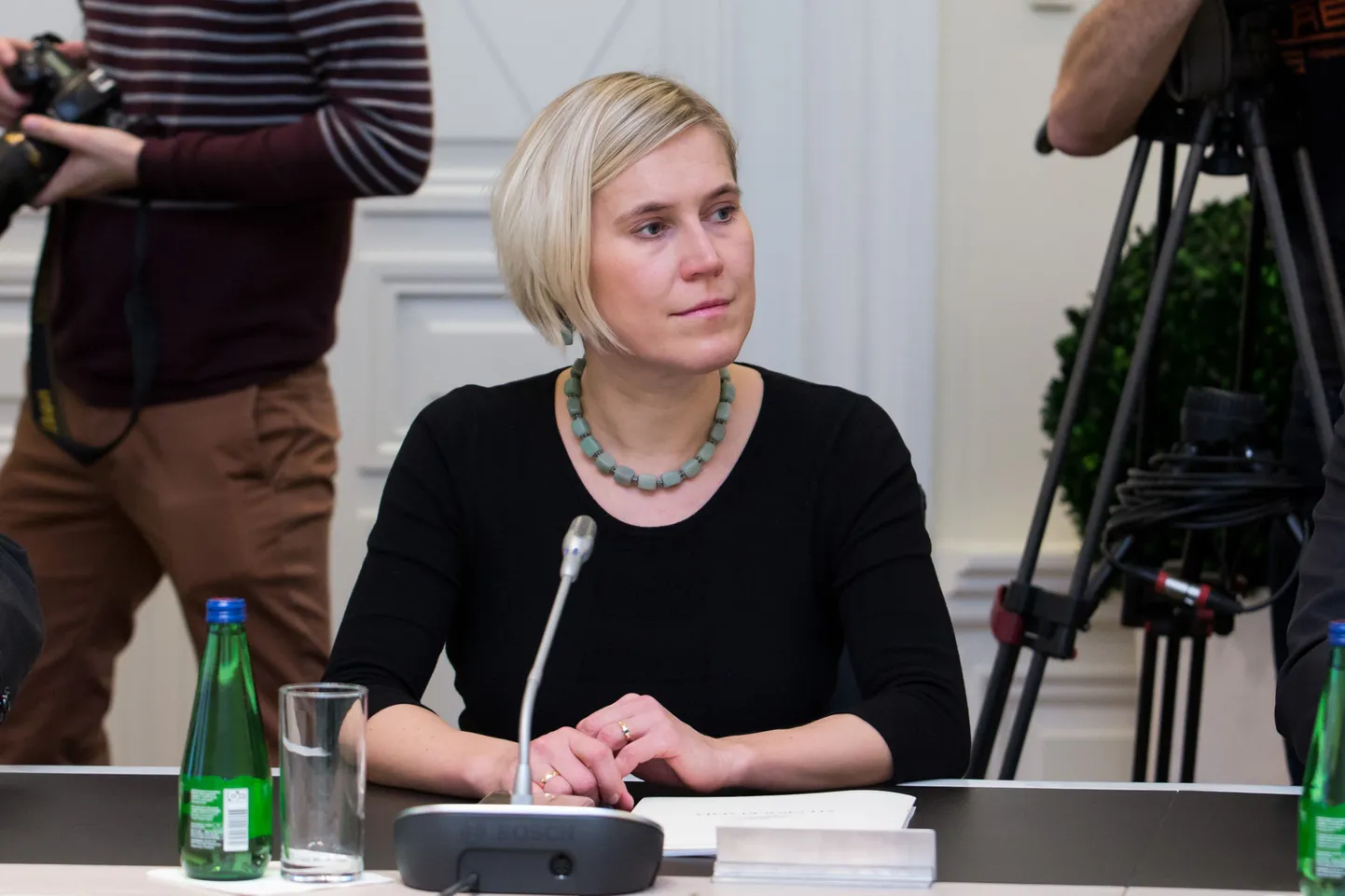 Dementseid tuleb õiguskantsler Ülle Madise soovitusel mitte luku taha panna, vaid hoolsamini valvata.