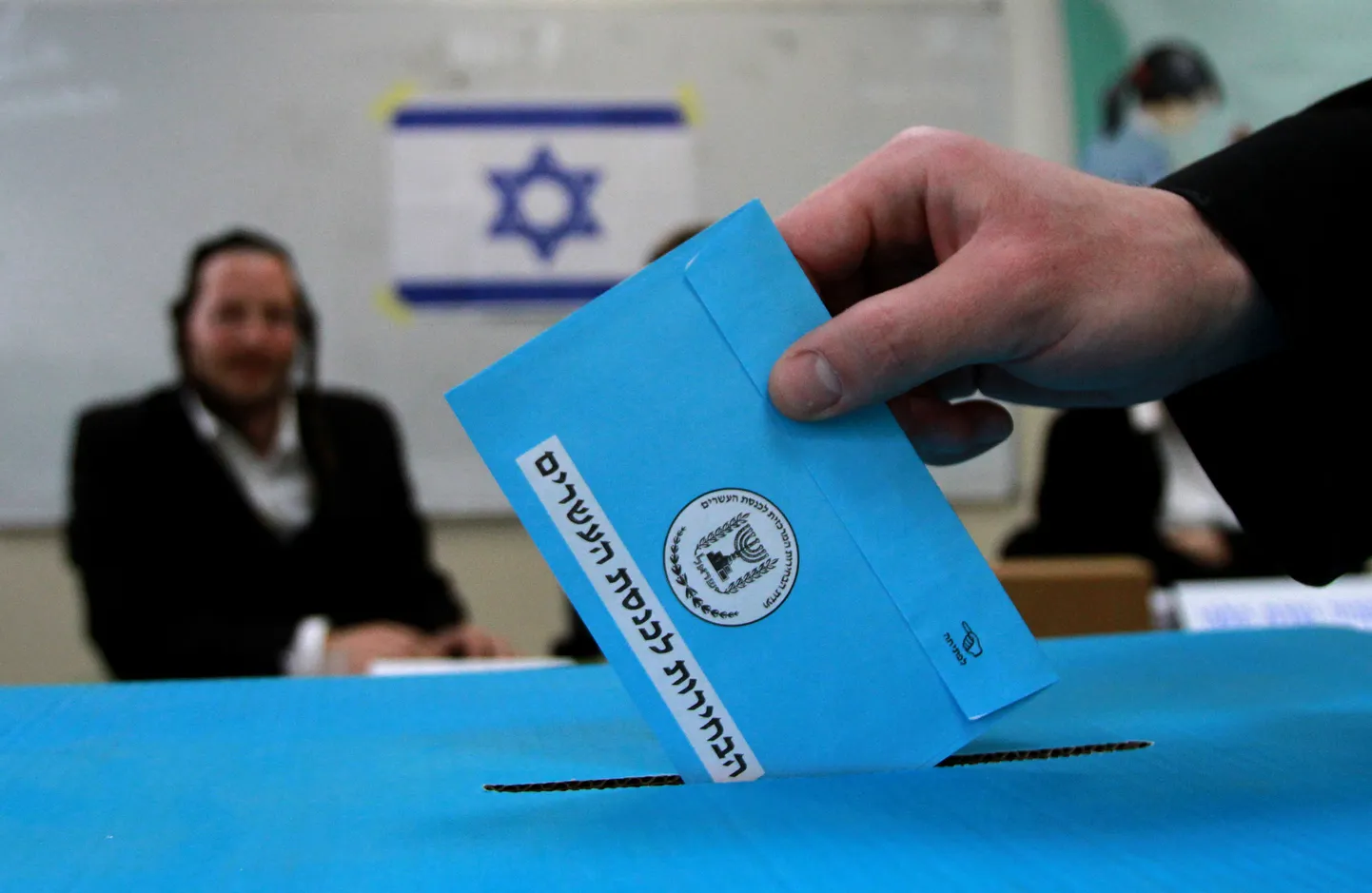 Valimiskast Tel Avivi lähistel Bnei Brakis.