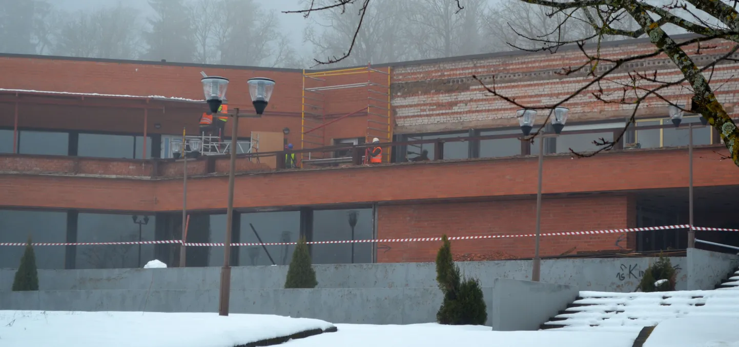 Ugala teatri renoveerimine.