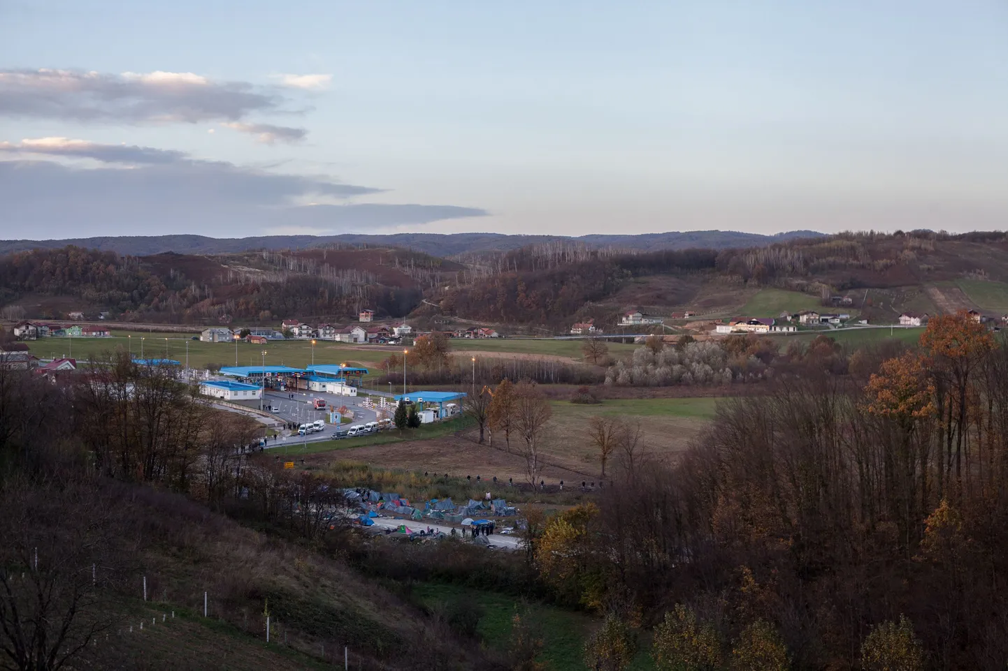 Bosnija, nelegālo imigrantu nometnes.
