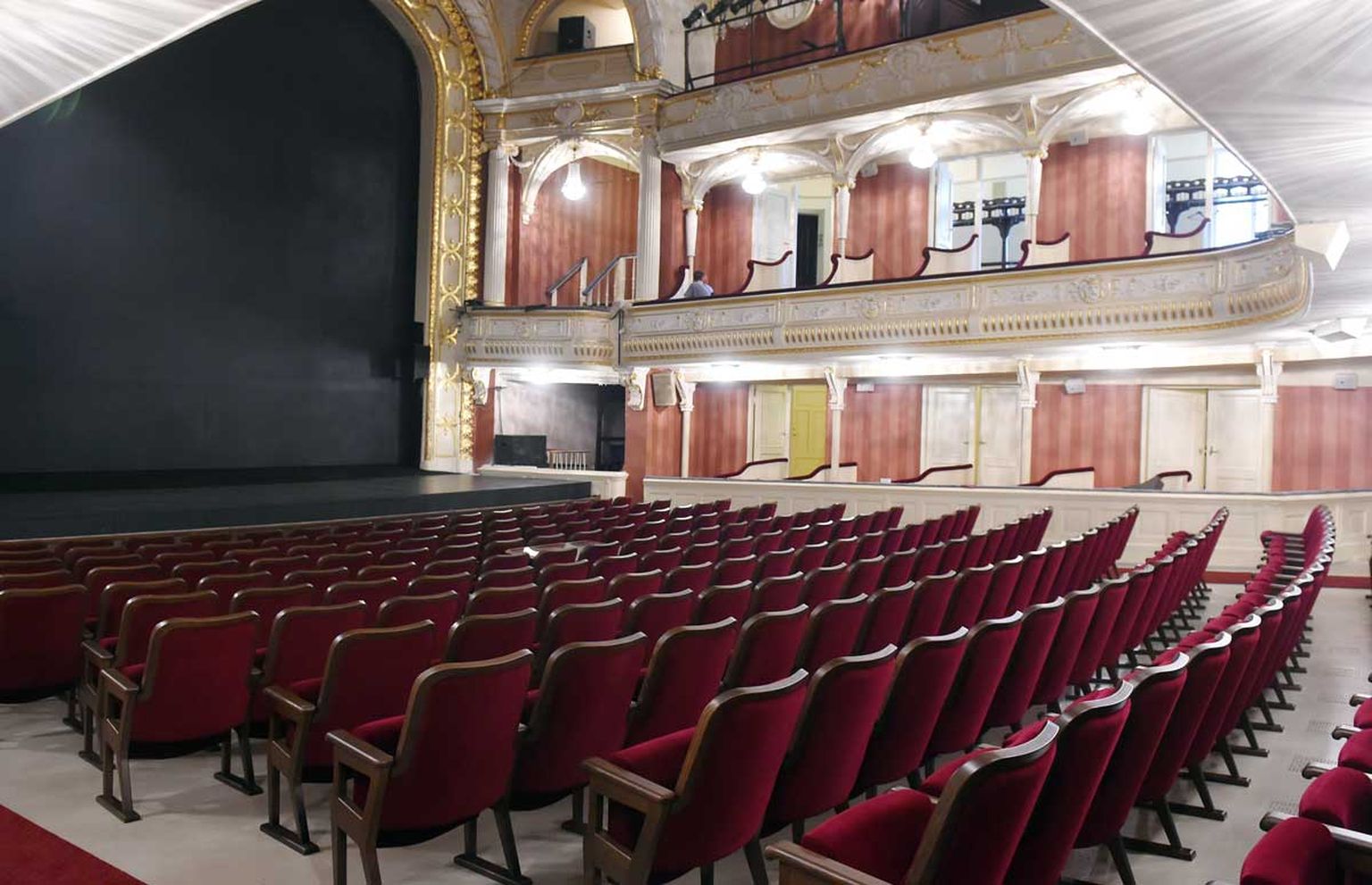 Latvijas Nacionālā teātra Lielās zāles jaunie skatītāju krēsli
