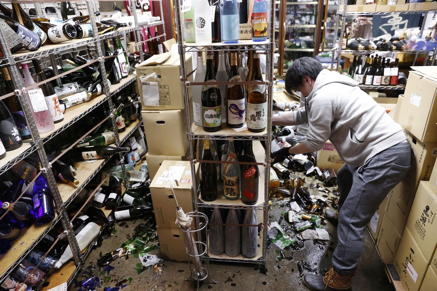Jaapani kirdeosa raputanud maavärina kahju ühes alkoholipoes.