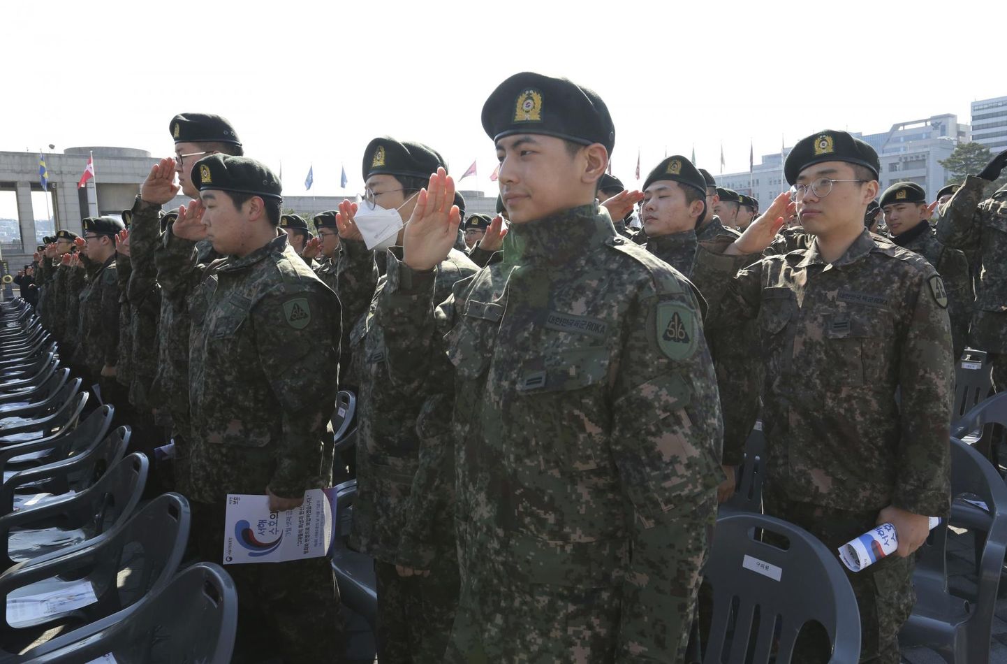 Lõuna-Korea sõdurid Souli mälestusteenistusel, millega mälestati Põhja-Koreaga peetud lahingutes langenuid. 