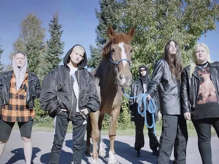 Klipp Alma uuest muusikavideost