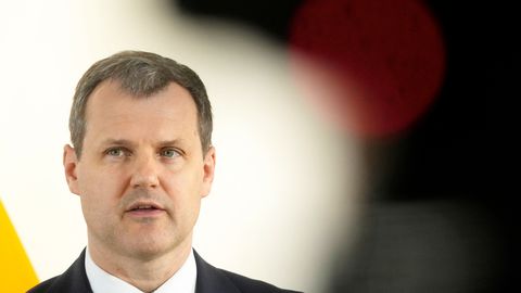 Skandālu vajātais Lietuvas premjers atkāpjas no amata