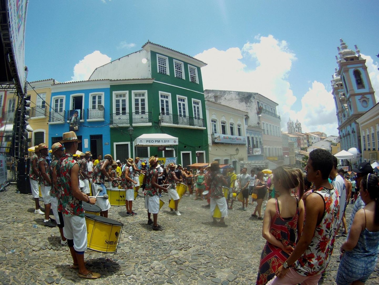 Trummiorkestri rütmid saadavad karnevali Salvadoris.