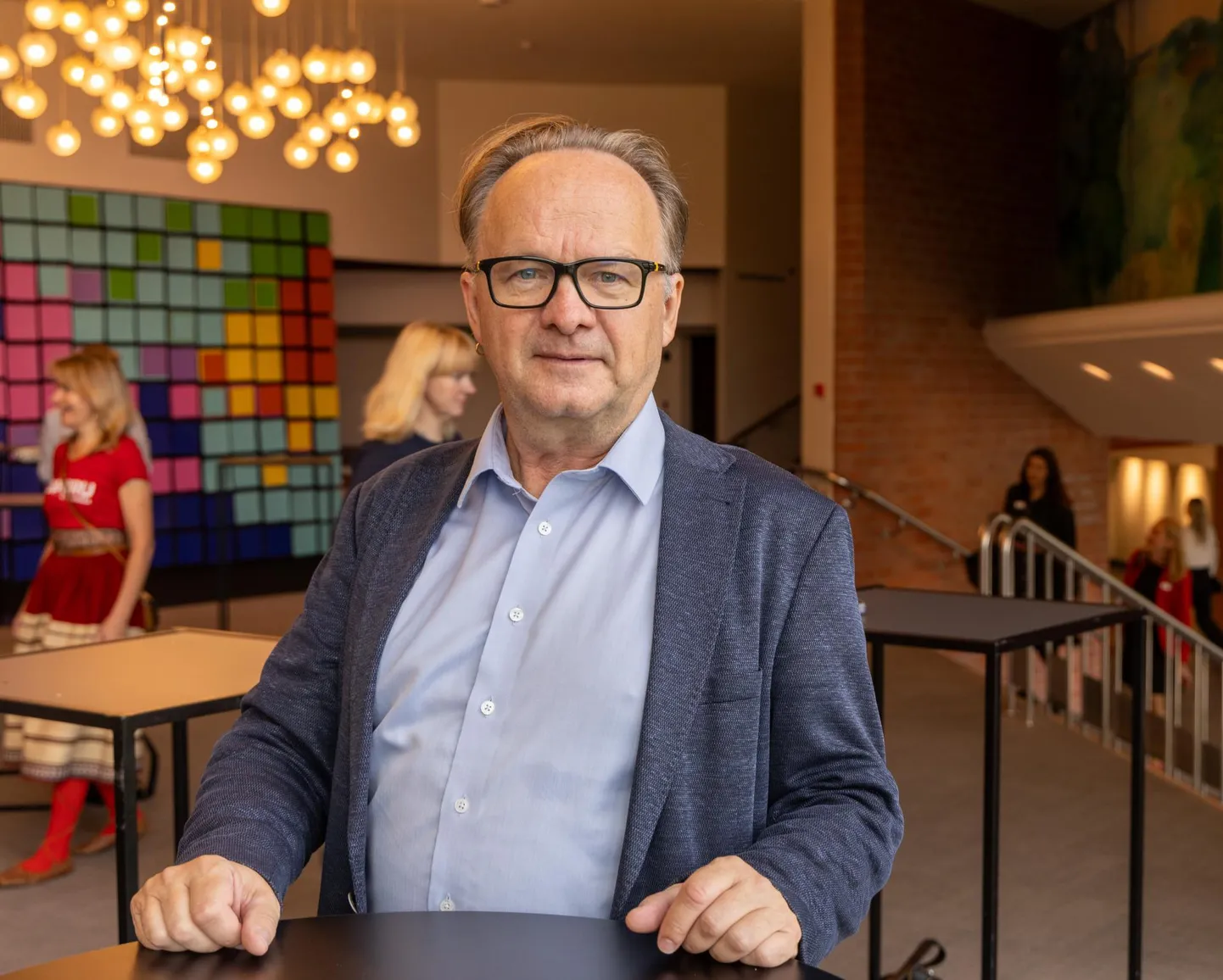 Viljandis Ugala teatris peetud turismikonverentsil teiste seas ülesastunud ettevõtja ja reisimees Tiit Pruuli nentis, et Eesti on saanud endale külge kalli turismimaa maine.