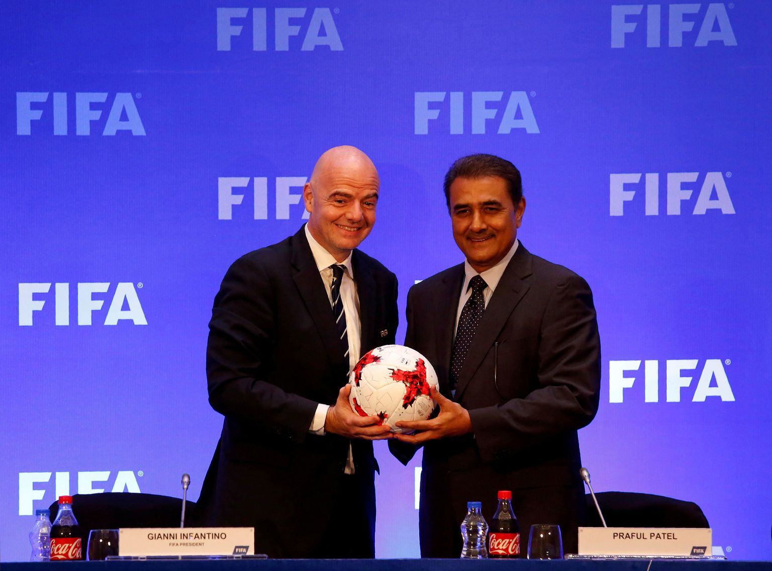 FIFA president Gianni Infantino ning India Jalgpalli Föderatsiooni (AIFF) president Praful Patel.