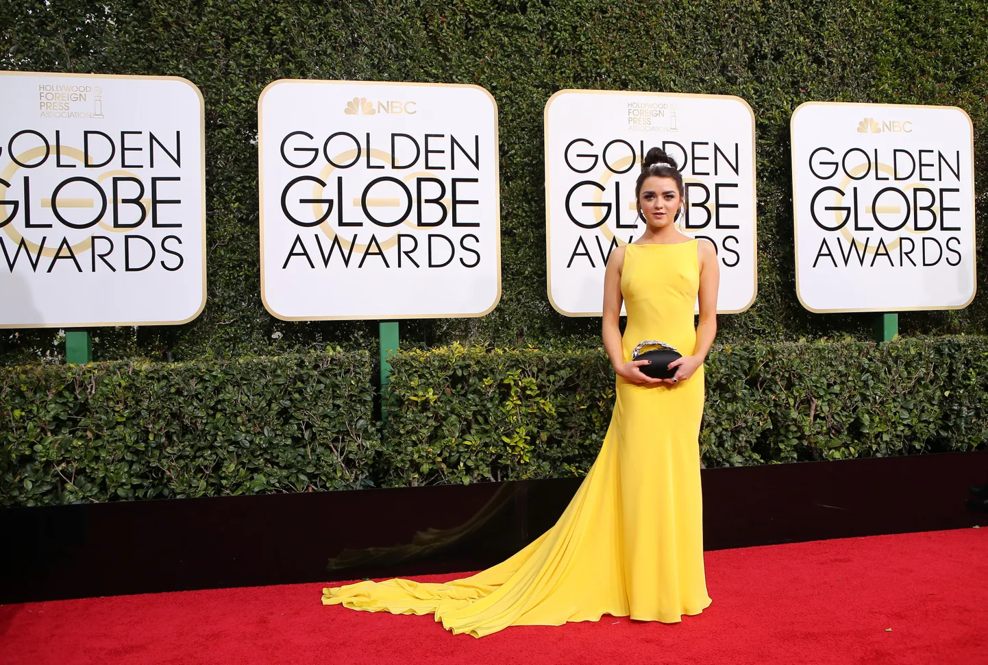 Just õige kleit teeb naisest balli kuninganna. Näitlejatar Maisie Williams pole ehk veel sama tuntud kui mõned kinomaailma raskekaalustaarid, kuid pärast seda lummavat etteastet kollases on ta kohe mitu sammu kõrgemal tähistaevas.