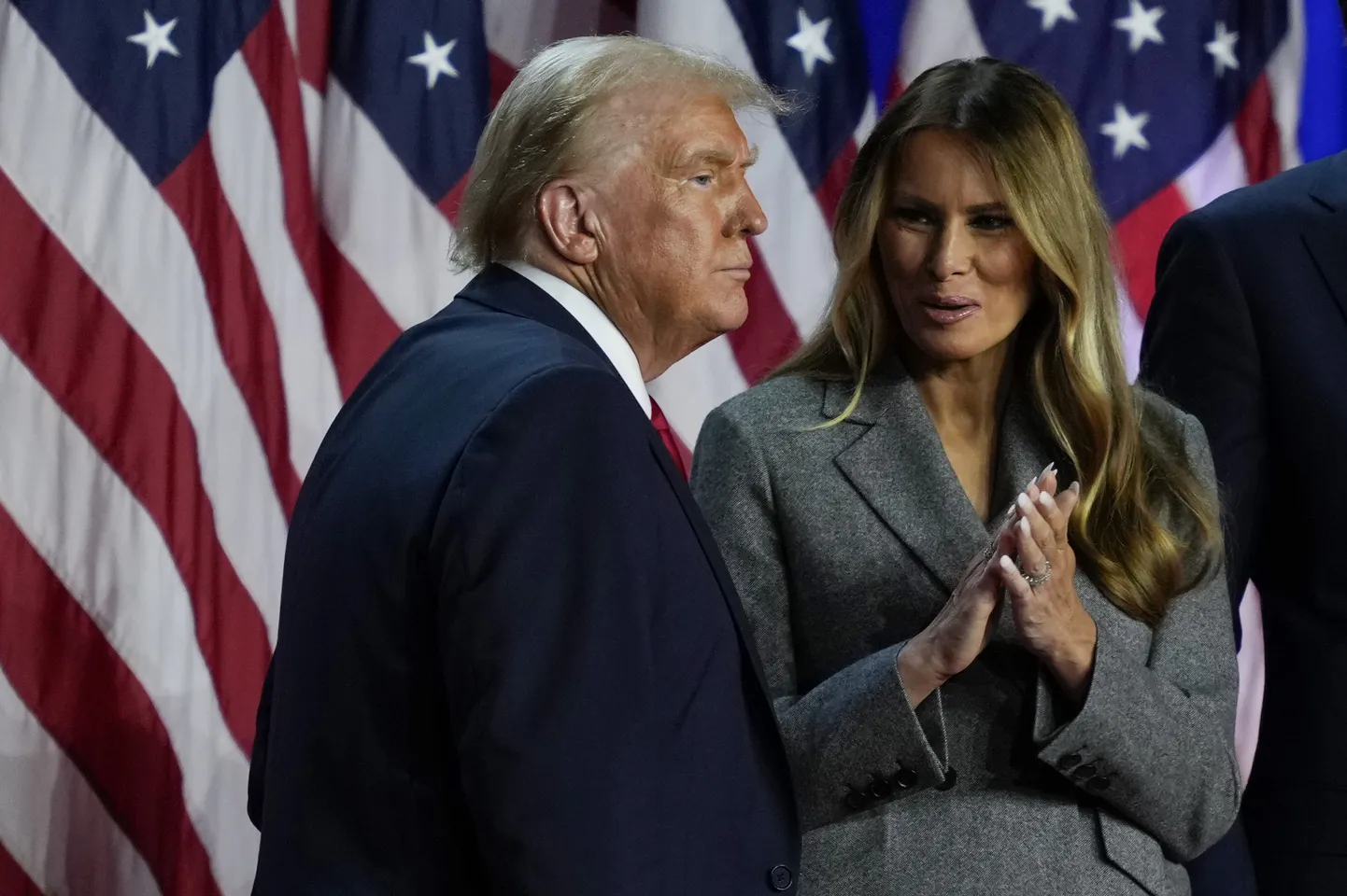Donald ja Melania Trump 6. novembril 2024 Floridas West Palm Beachis, kus nad tähistasid USA presidendivalimiste tulemusi. Donald Trumpist saab 20. jaanuaril 2025 USA 47. president ja Melania Trumpist esileedi