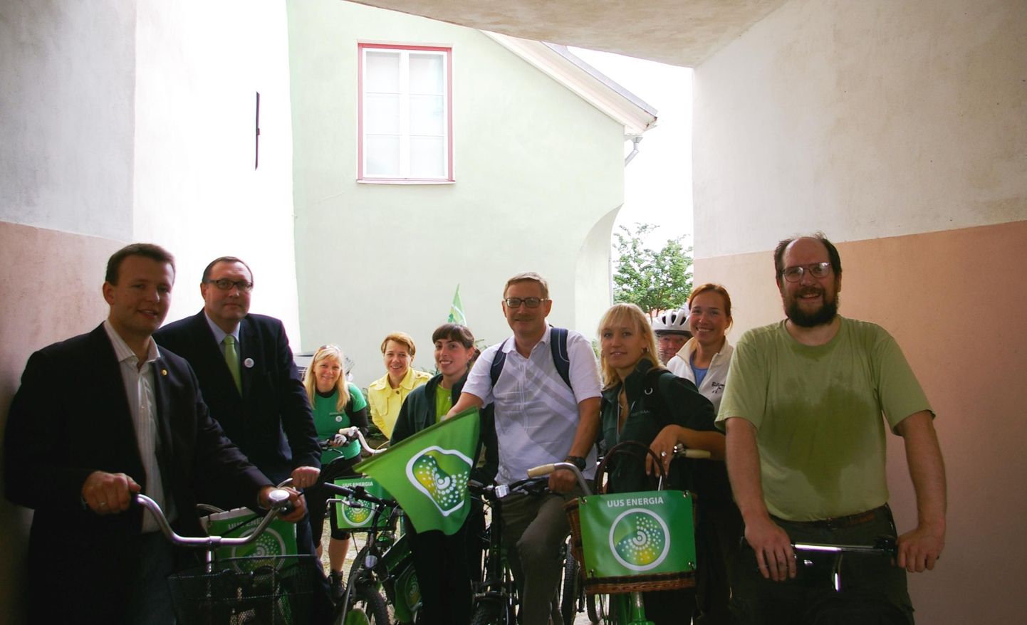 Rohelised viisid oma nimekirja linnavalitsusse ratastel.