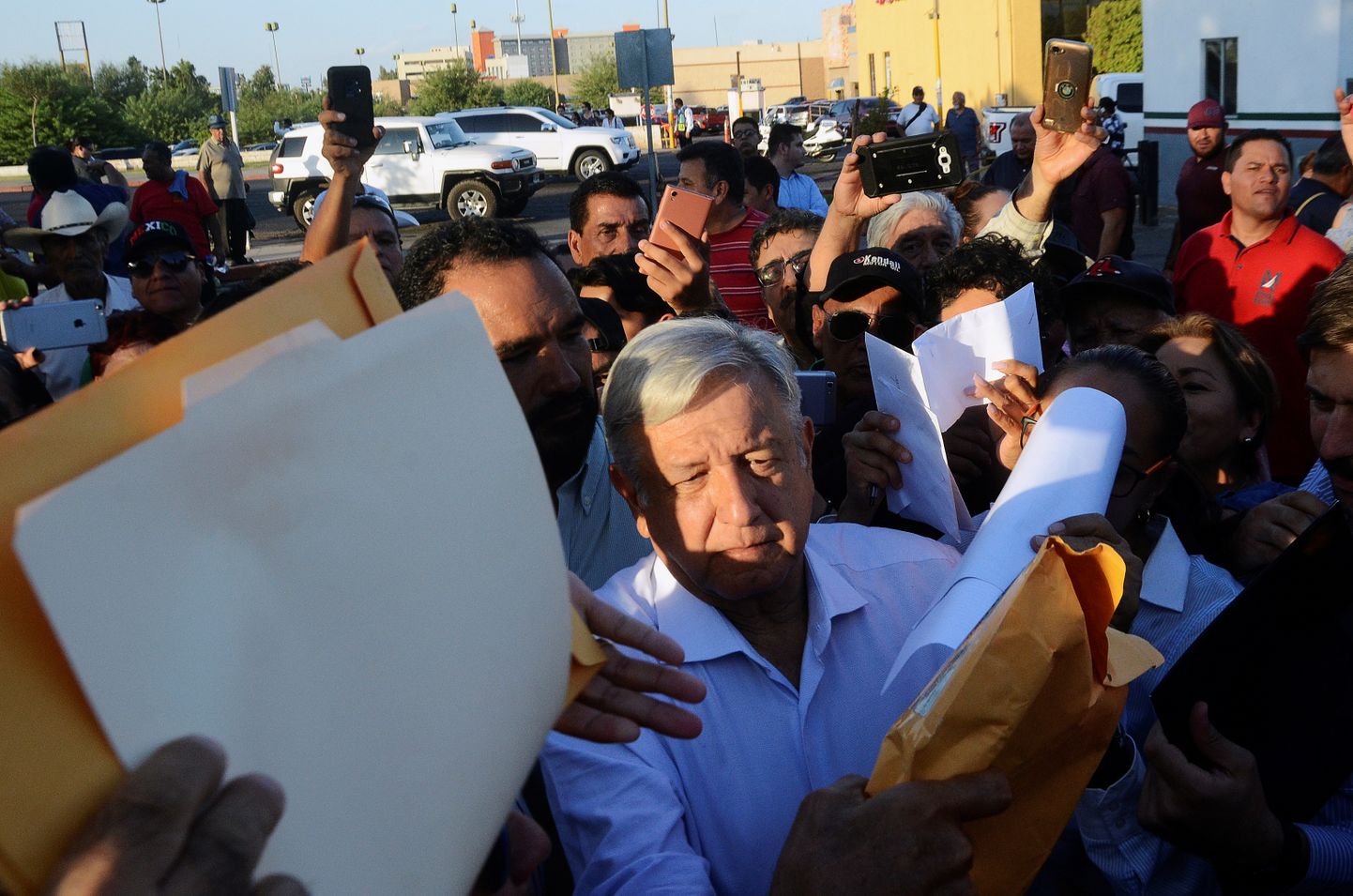 Mehhiko uus president Andrés Manuel López Obrador kohtumas oma toetajatega üleeile Mexicalis Baja California osariigis.