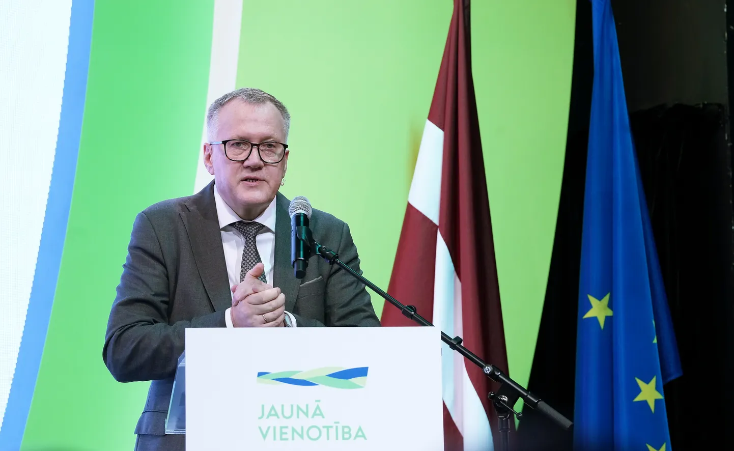 Partijas "Vienotības" priekšsēdētājs, finanšu ministrs Arvils Ašeradens