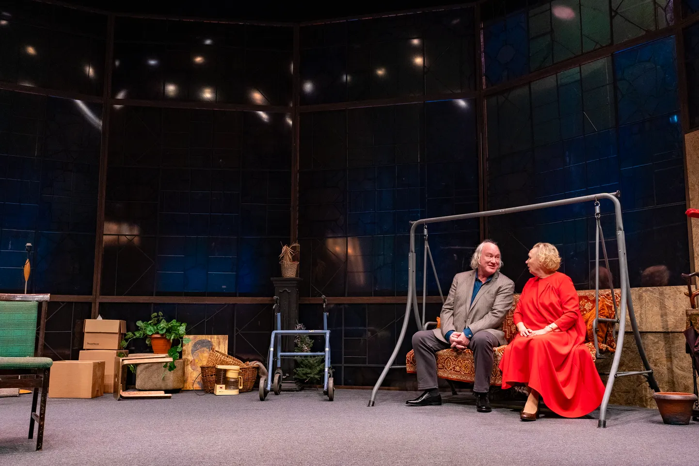 Ugala teatri väikeses saalis esietendub David Lee Coburni "Džinnimäng", mille toob lavale Garmen Tabor. Lavastuses mängivad Luule Komissarov ja Andres Tabun.