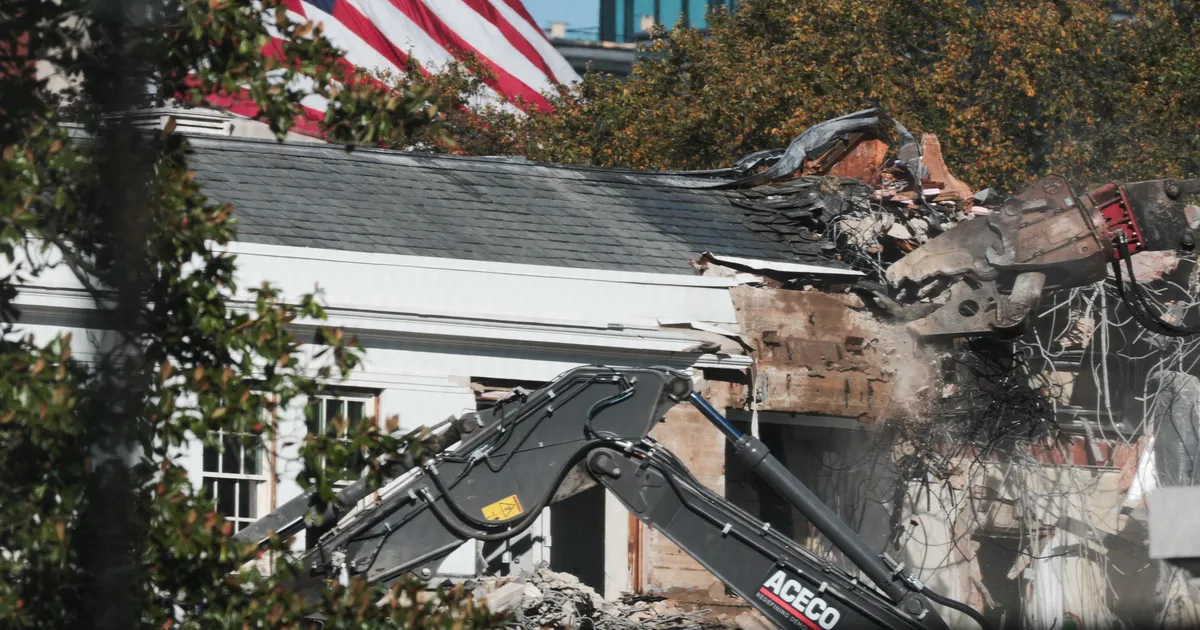 Trump hakkas Valge Maja idatiiba lammutama