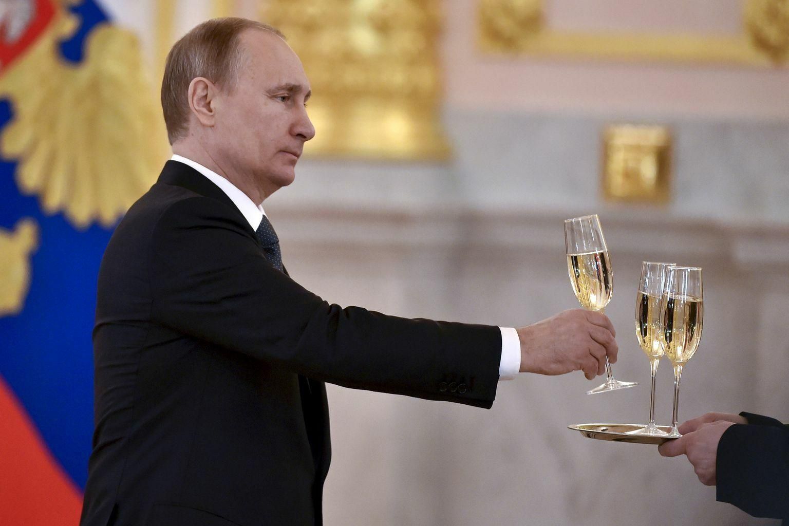 Putin võitleb joomarlusega. 