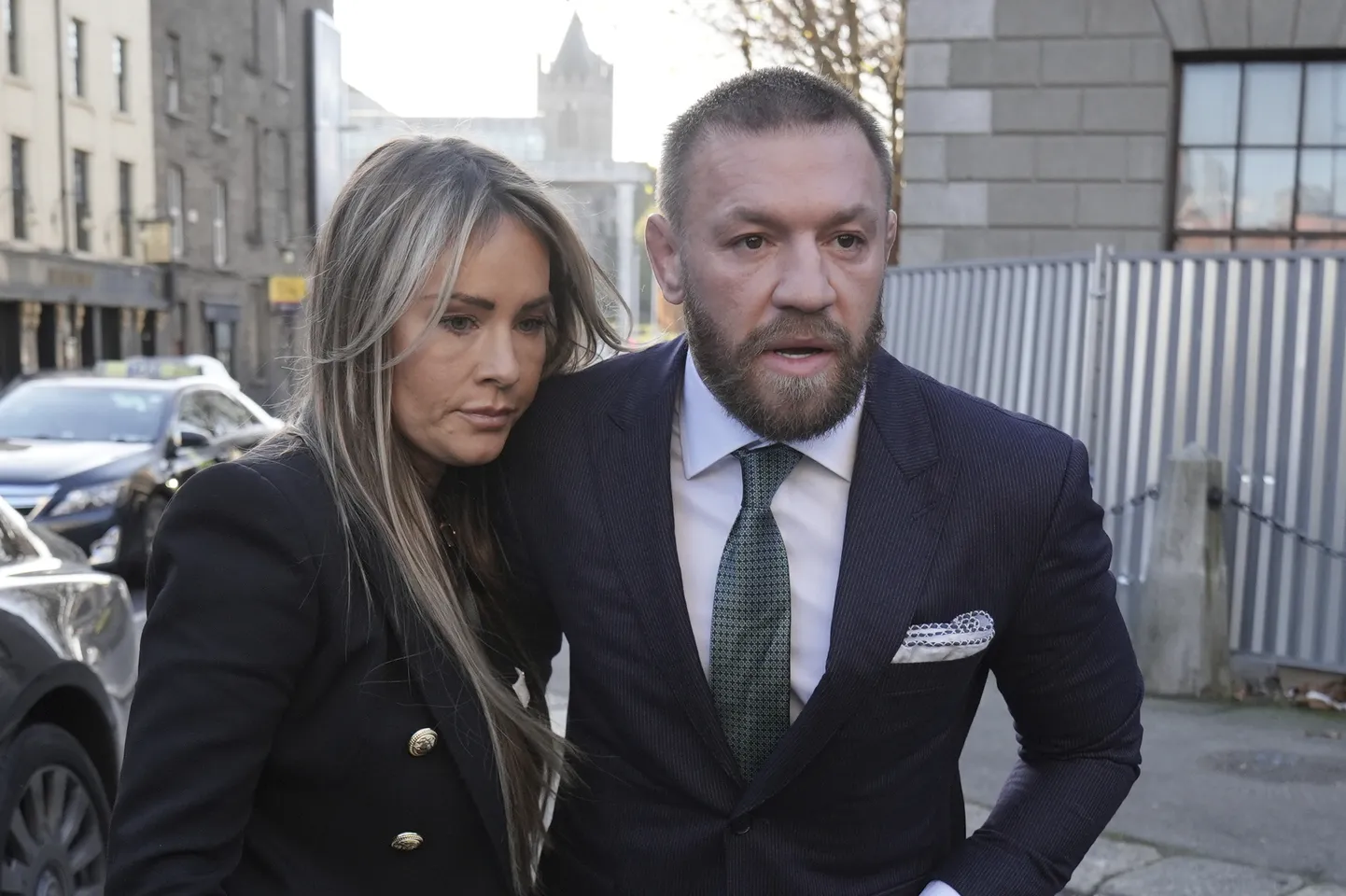 Conor McGregor täna Dublinis kohtus koos elukaaslase Dee Devliniga.