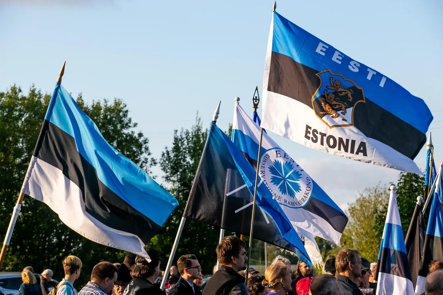EKRE lipud