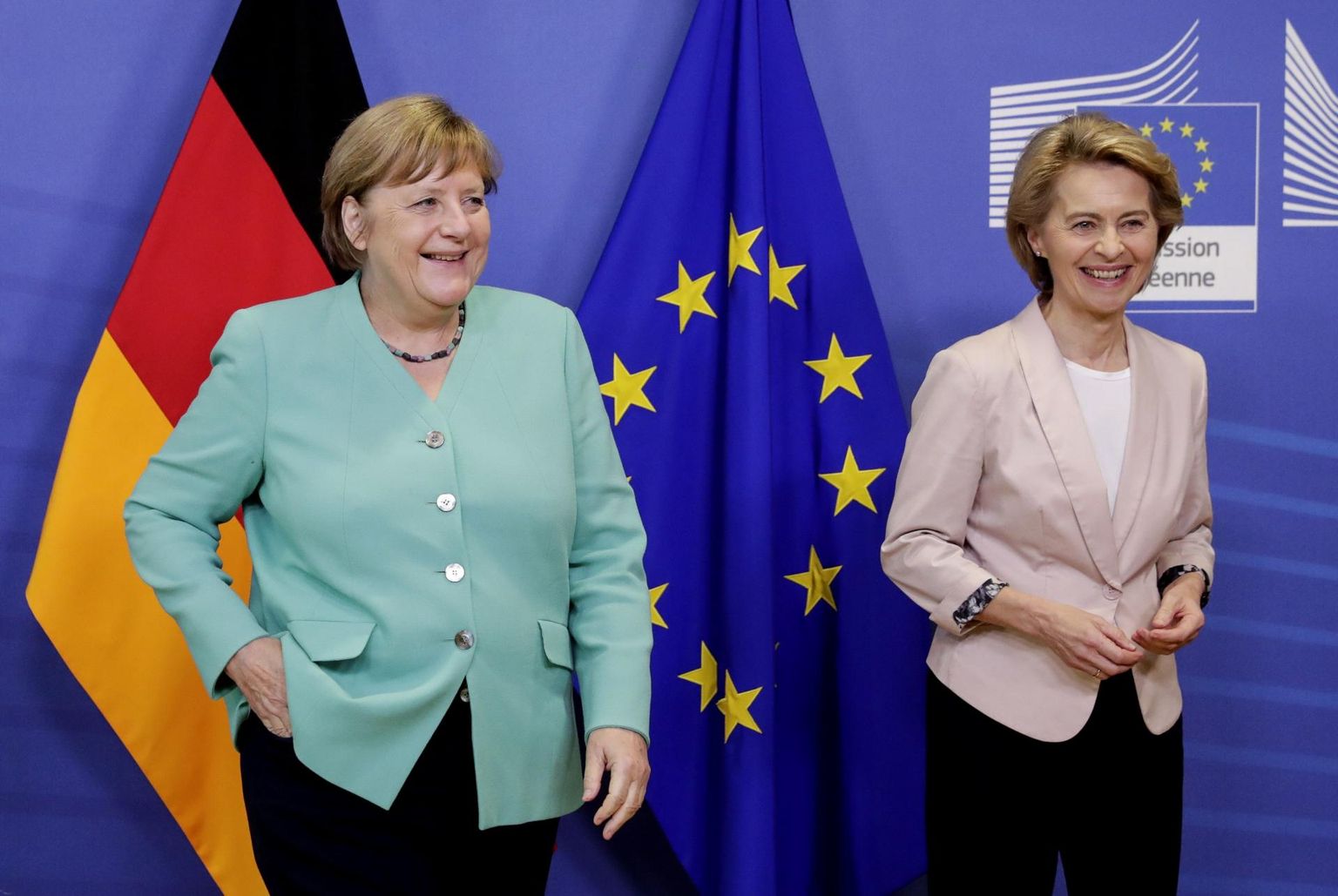 Liidukantsler Angela Merkel koos Euroopa Komisjoni presidendi Ursula von der Leyeniga, kes veel mullu samal ajal oli tema valitsuse kaitseminister. 