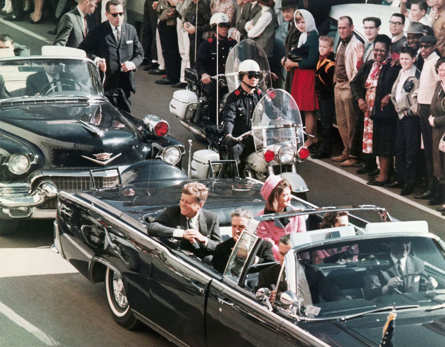 22. novembril 1963 sõitis JFK läbi Dallase. See jäi tema viimaseks sõiduks.
