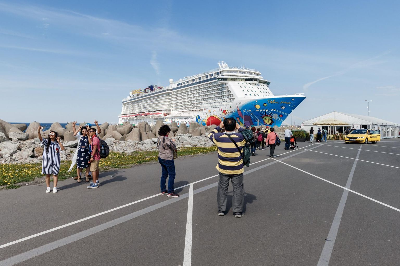 Paar aastat tagasi külastas Tallinna sadamat uhke, enam kui kolmsada meetrit pikk kruiisilaev Norwegian Breakaway.