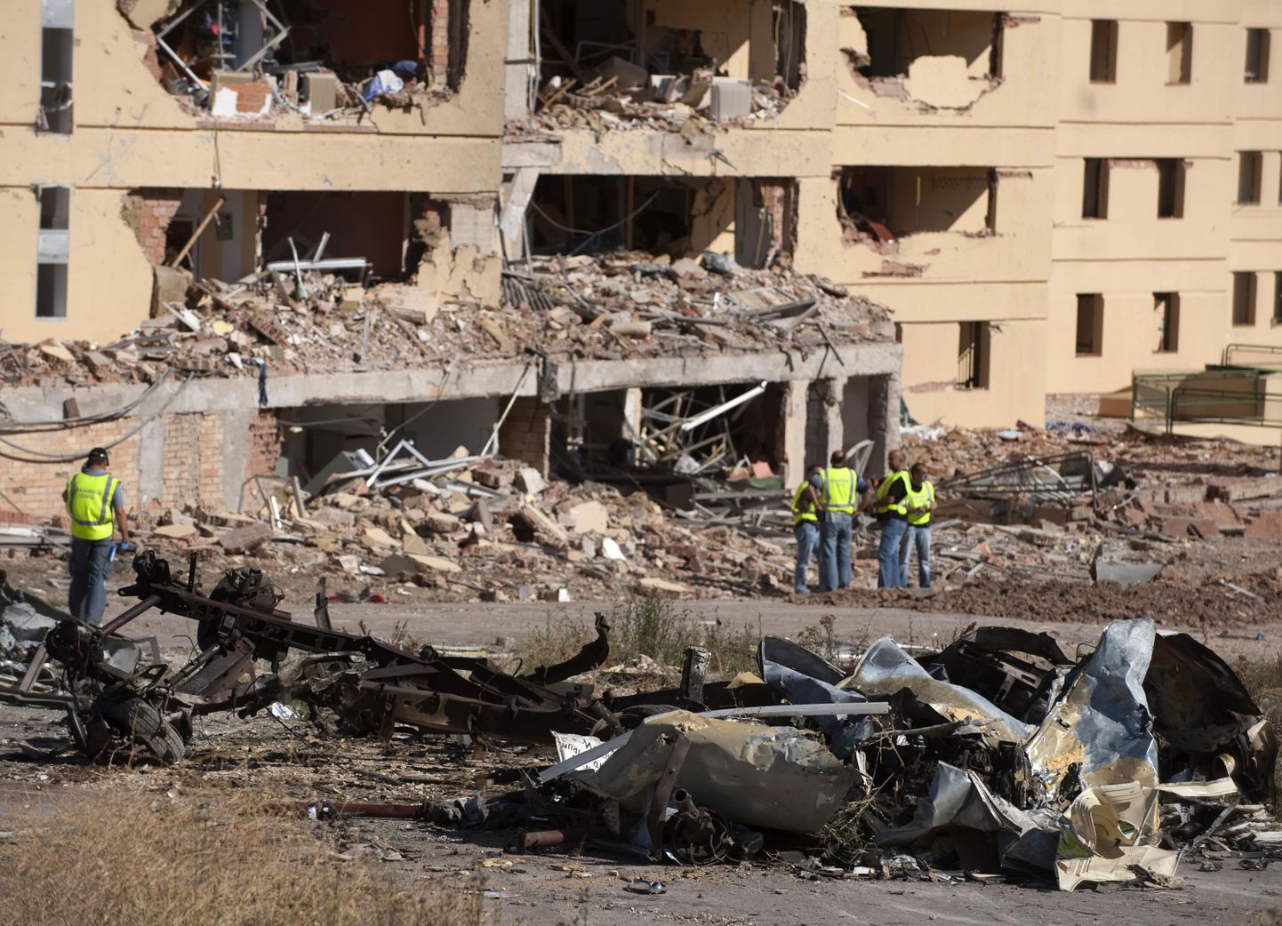 Eile Burgose tsiviilkaardiväe kasarmu juures aset leidnud plahvatus rebis hoonelt fassaadi.