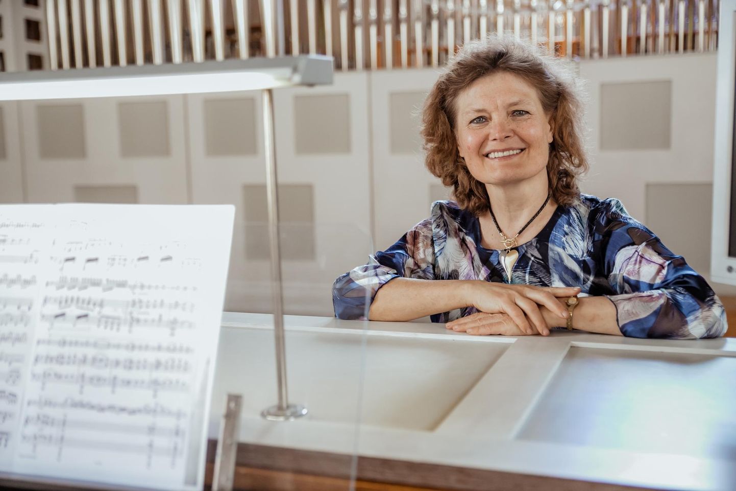 Pärnu orelifestivali kunstiline juht organist Ines Maidre veedab ja sisustab suve Pärnu Eliisabeti kirikus.