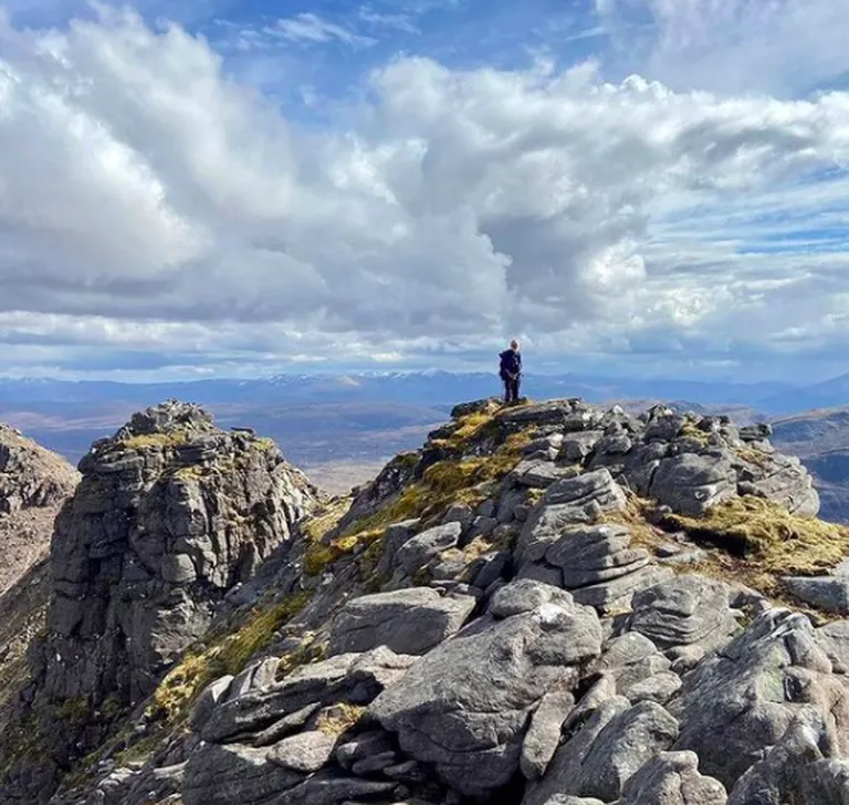 282 kalnu virsotnes 1200 dienās. Mērķis, ko apņēmies īstenot 81 gadu vecais Skotijas pensionārs