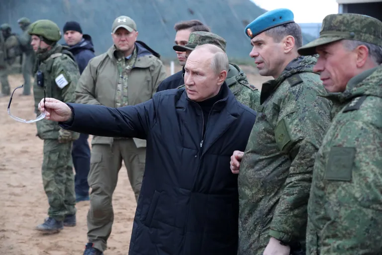Путин впервые с начала войны приехал к военным. Военный полигон в Рязанской области, октябрь 2022 года.