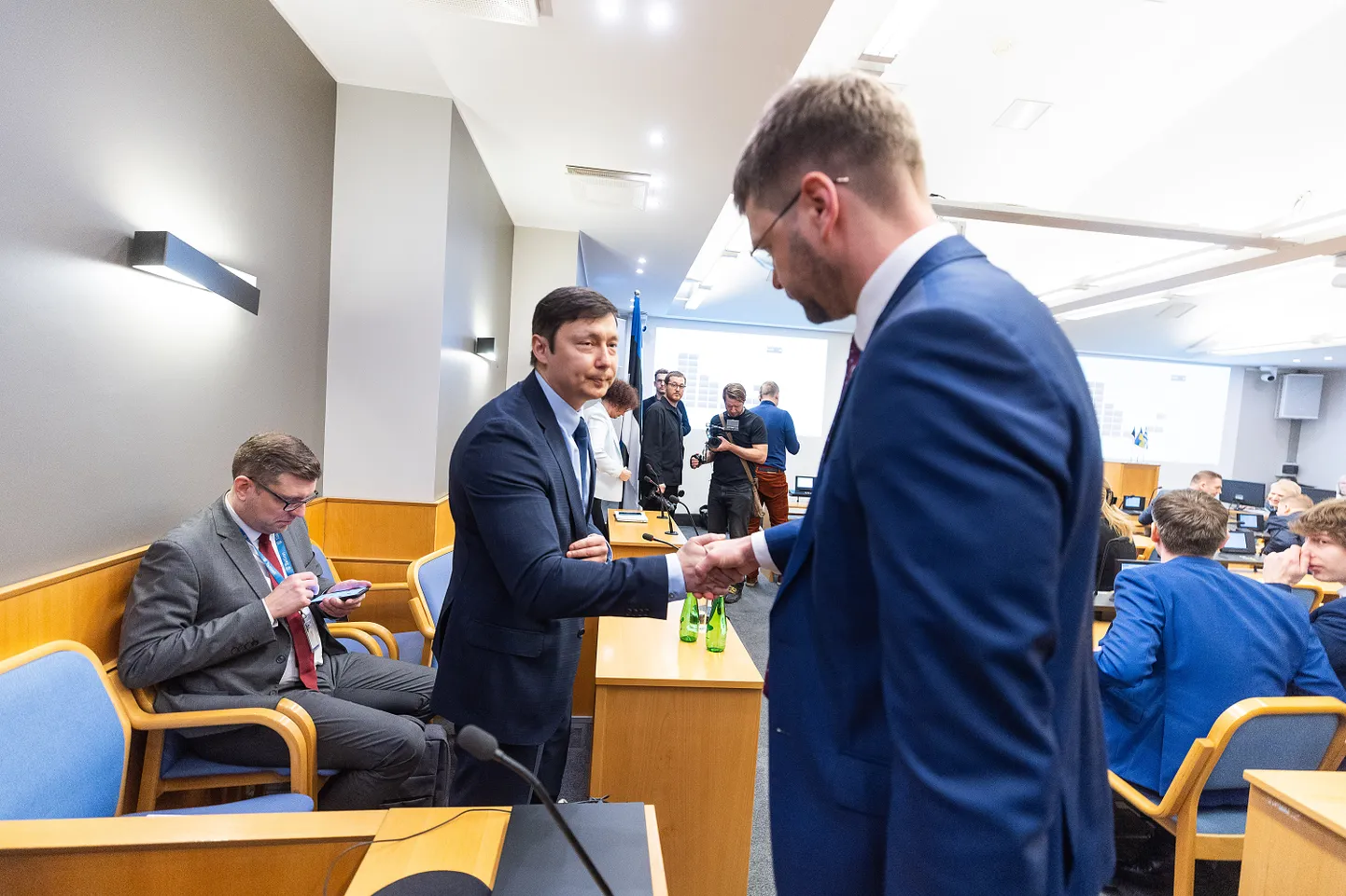 Tallina eksmeer Mihhail Kõlvart )vasakul) ja Tallinna linnapea Jevgeni Ossinovski.
